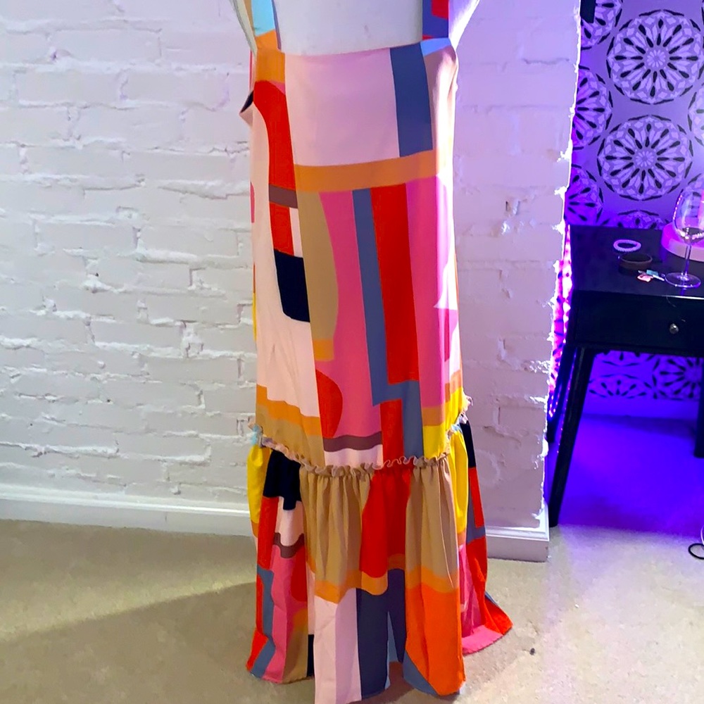 Unbranded maxi. Size medium. Lightweight fabric.